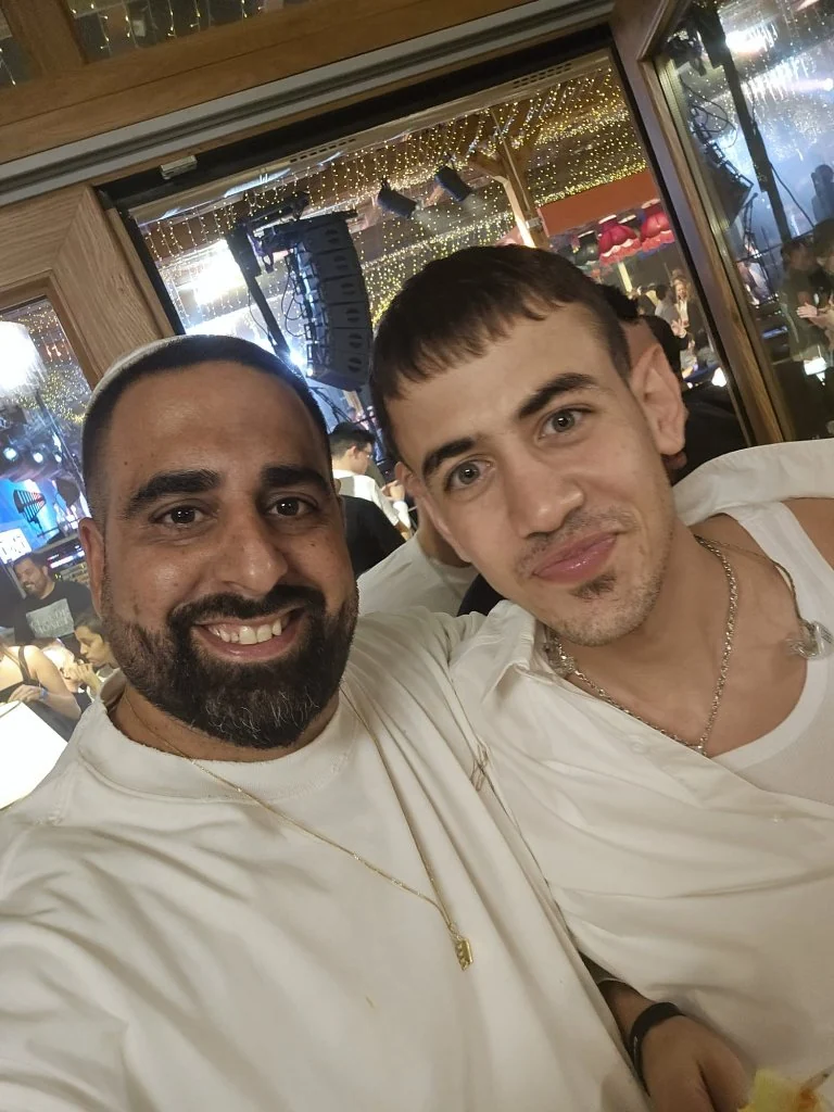 תמונה מאירוע עם אורחים